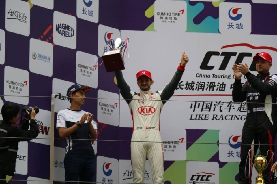 Prima fila e podio per Alex Fontana a Shanghai