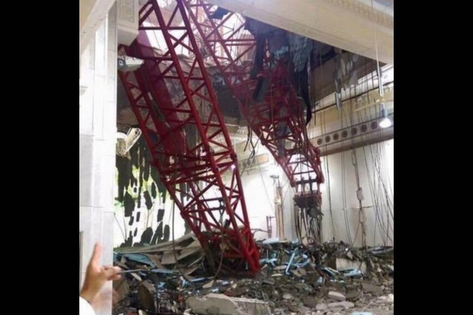 Gru crolla sulla Grande moschea, almeno 52 morti