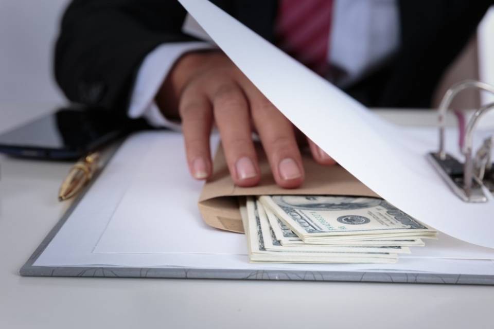 Lotta alla corruzione, la Svizzera indietreggia