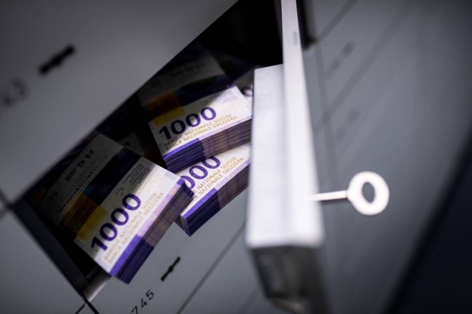 Forza le cassette e porta via i soldi, a processo