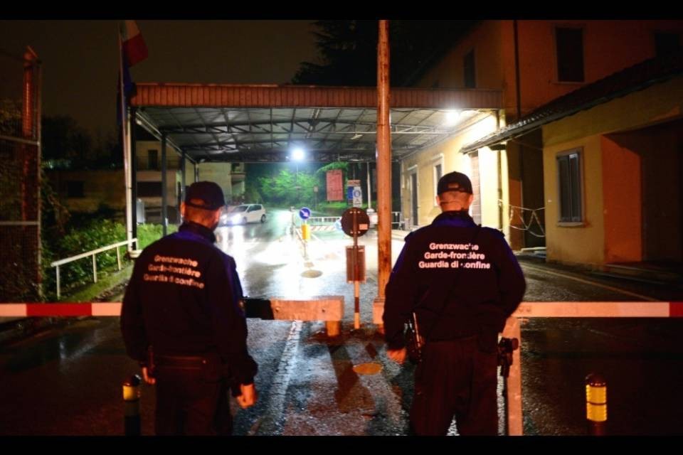 Berna conferma: "I tre valichi ticinesi restano chiusi"