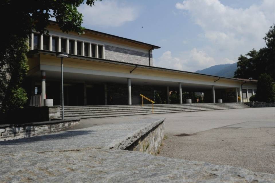 Docente nella bufera, anche gli allievi di Mendrisio protestano