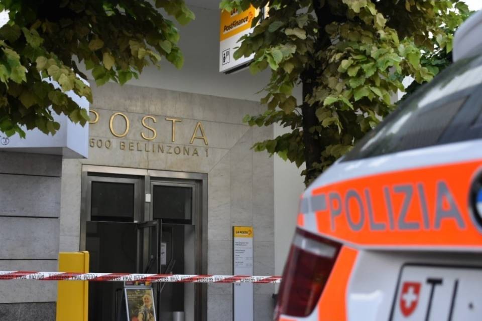 Bellinzona, la Posta invasa dal fumo