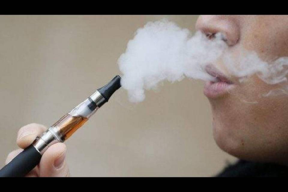 "Hanno venduto lo svapatore a mio figlio di 13 anni"