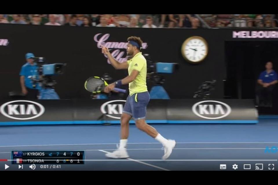 Tsonga perde le staffe e inveisce contro uno spettatore