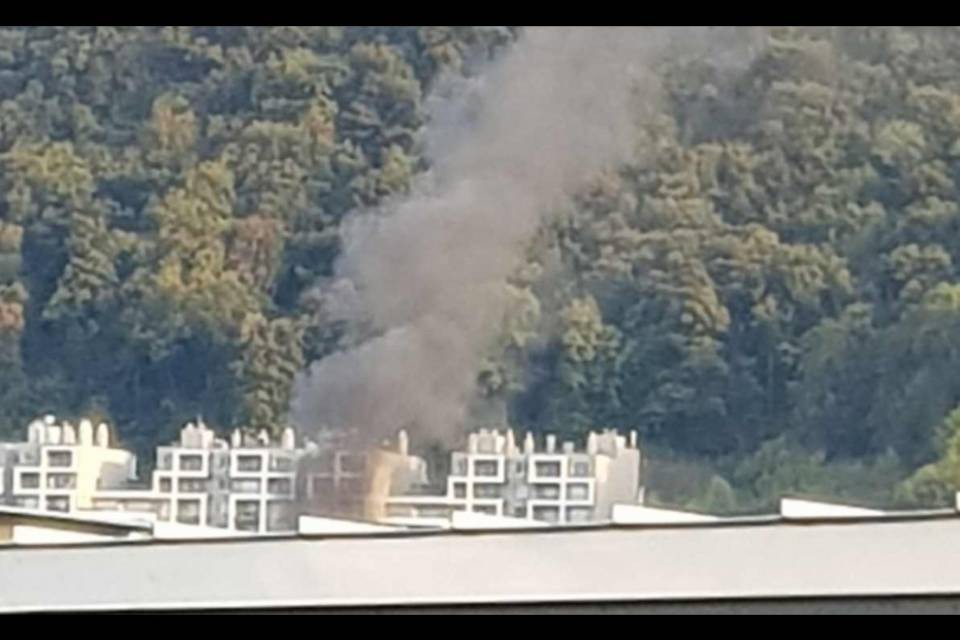 Fiamme e esplosioni a Paradiso, i video di un lettore