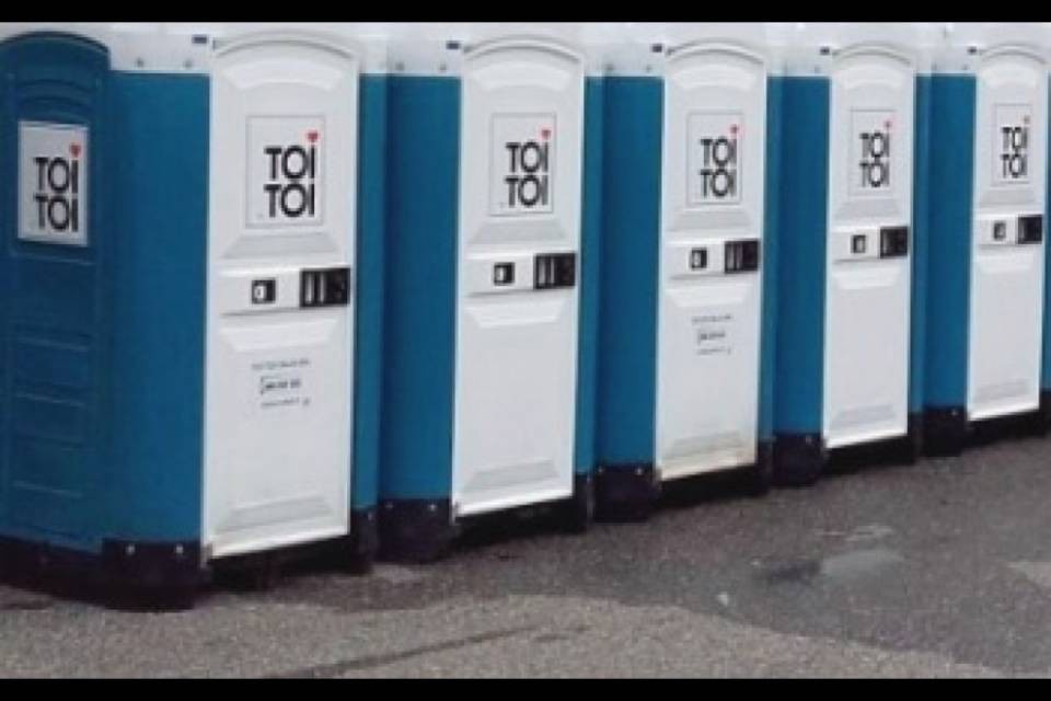 Cadono Toi Toi sulla A2