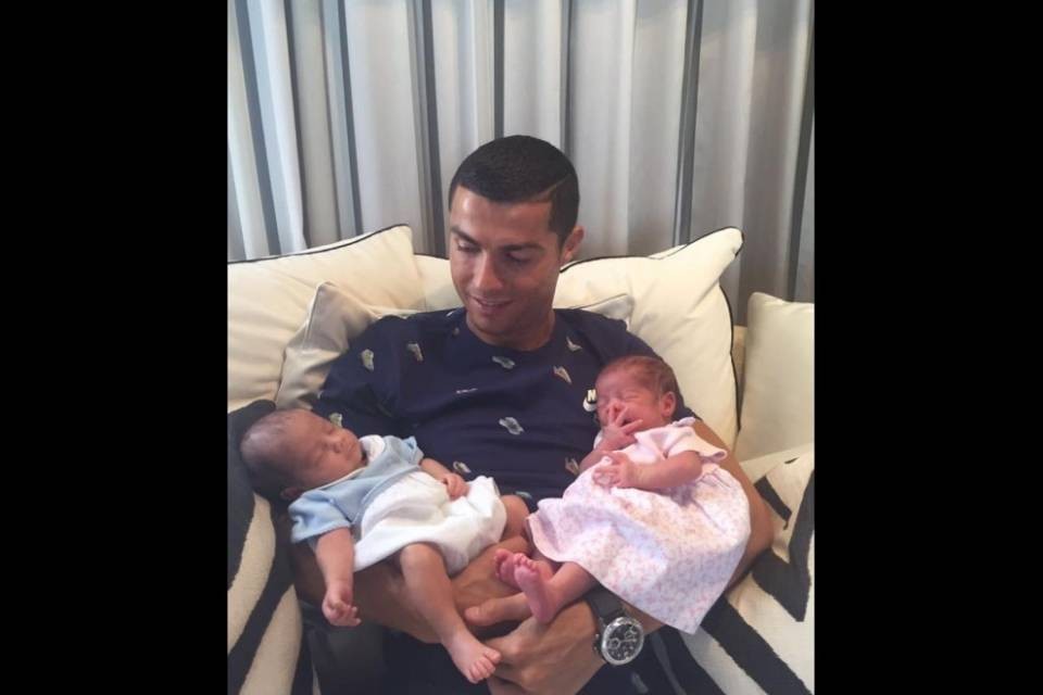 Ronaldo ancora papà: nati due gemelli