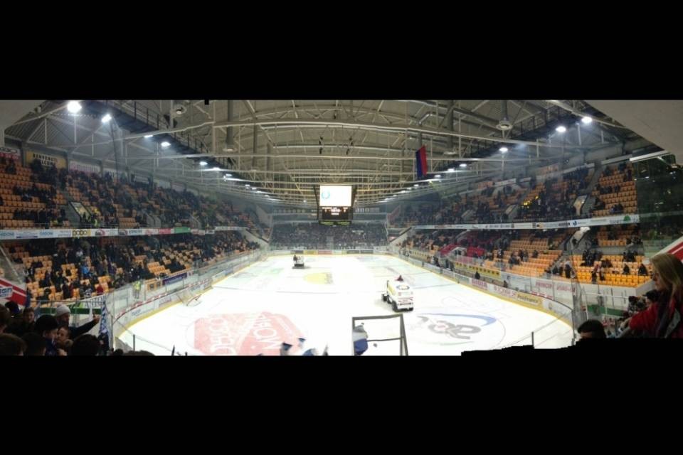 L'Hockey sfida la neve