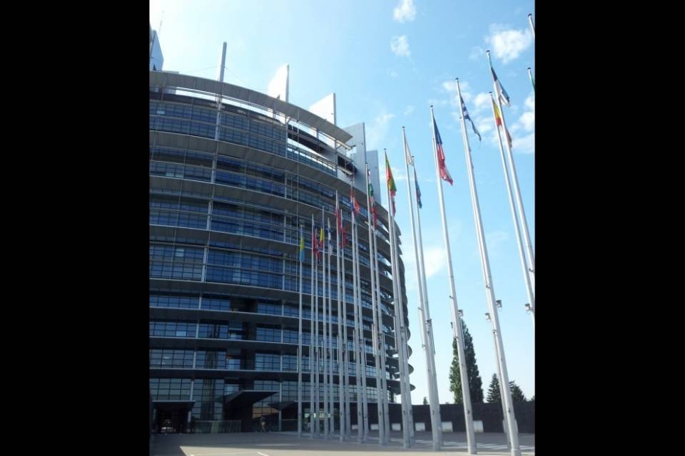 Paradisi fiscali: la Svizzera resta nella lista grigia dell'UE