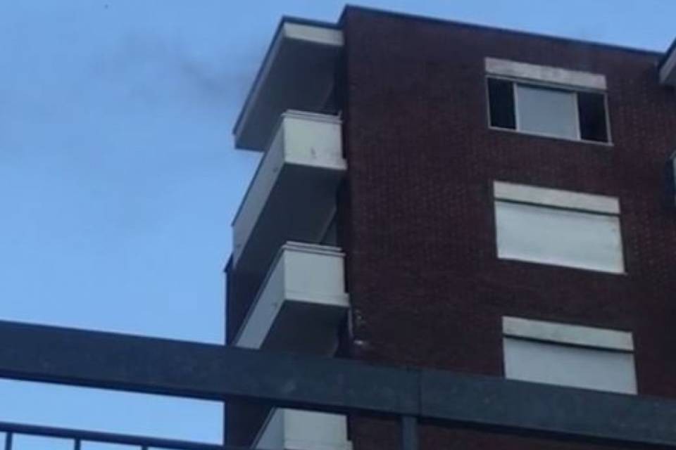 Incendio in un appartamento. Uomo gravemente ustionato