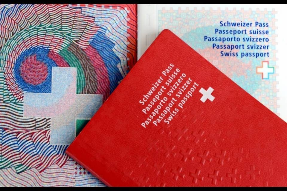 Via il passaporto ai pedofili