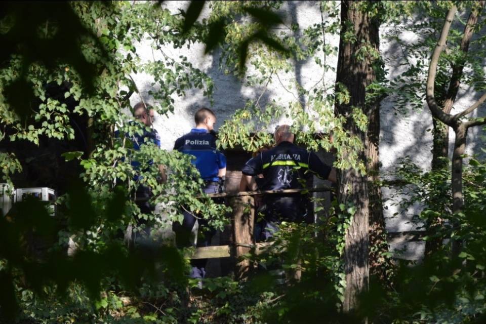 Cade in acqua da 6 metri, 11enne in pericolo di vita