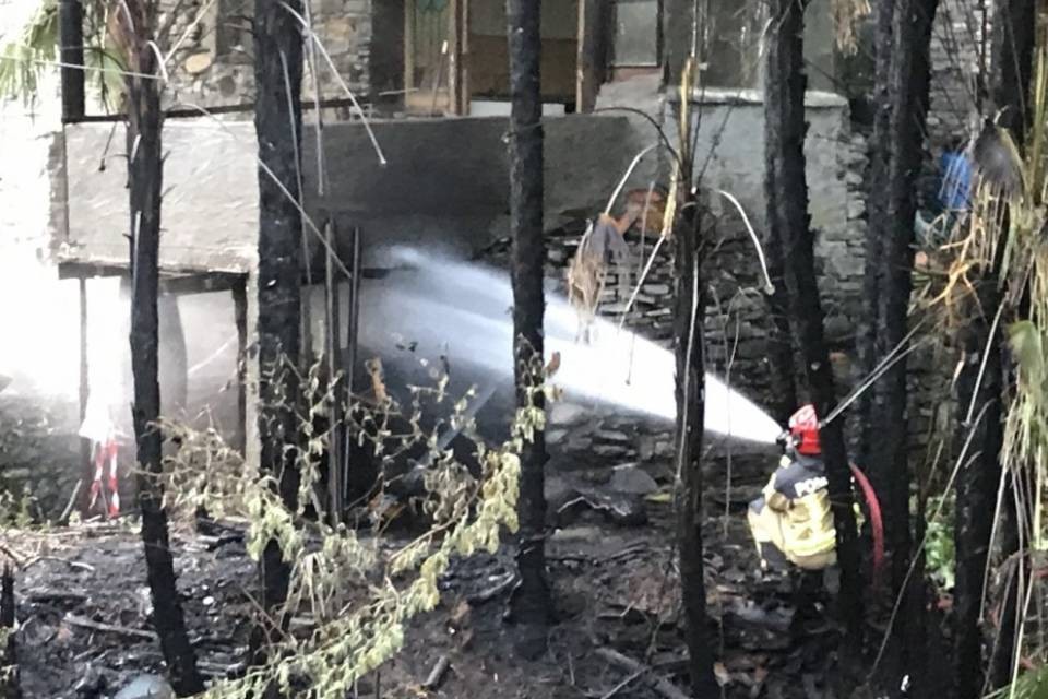 Incendio in un rustico a Gordola, non ci sarebbero feriti