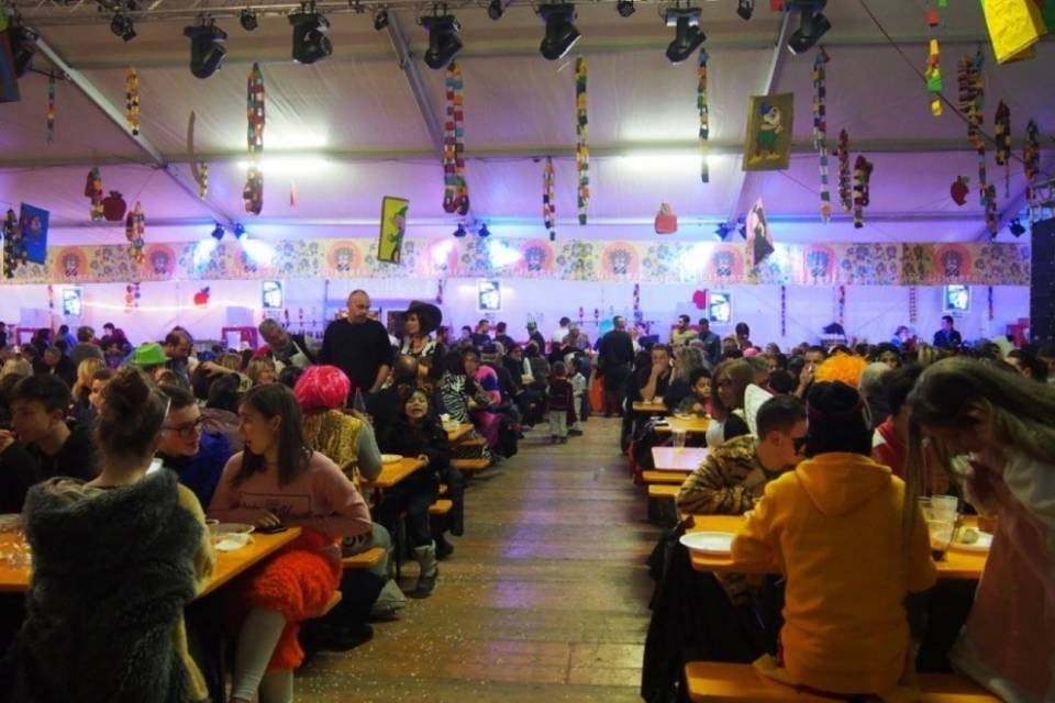 Lingera, hanno festeggiato in 20mila