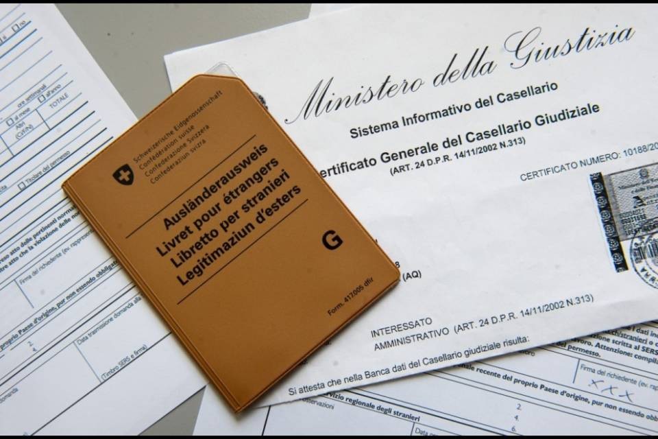 Tolto il permesso G al truffatore dei materassi