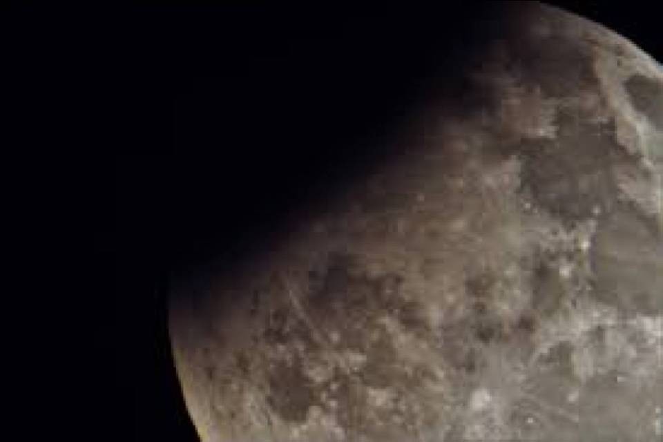 Tra poco l'eclissi di Luna: "Ecco cosa vedrete..."