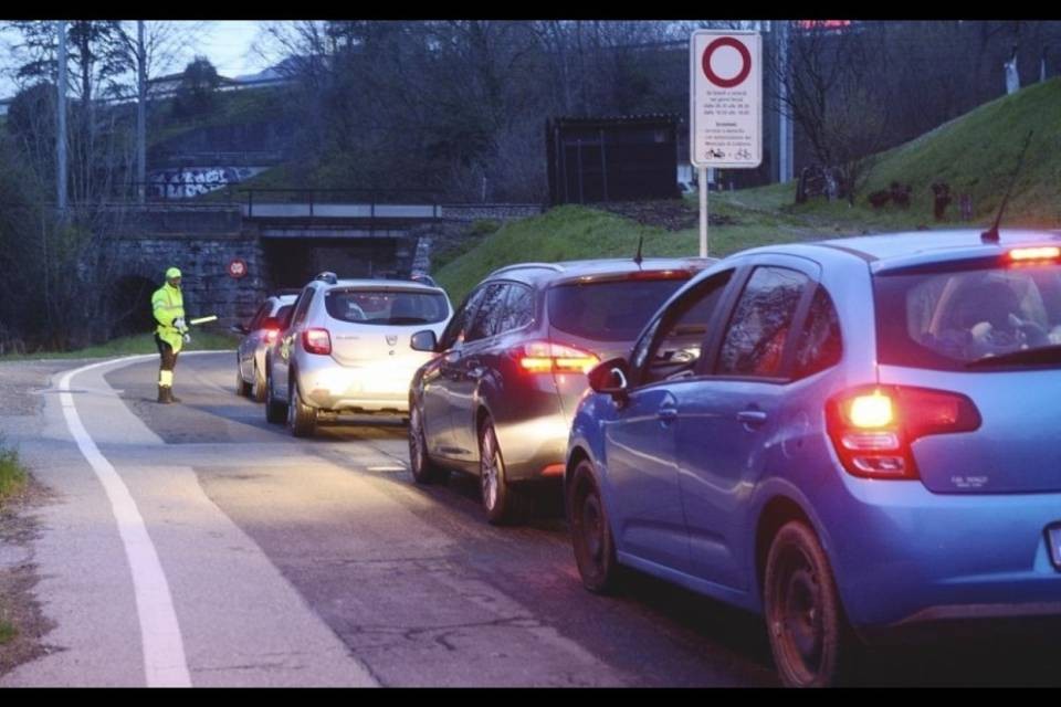 Quasi 250 auto respinte a Coldrerio e deviate su Novazzano