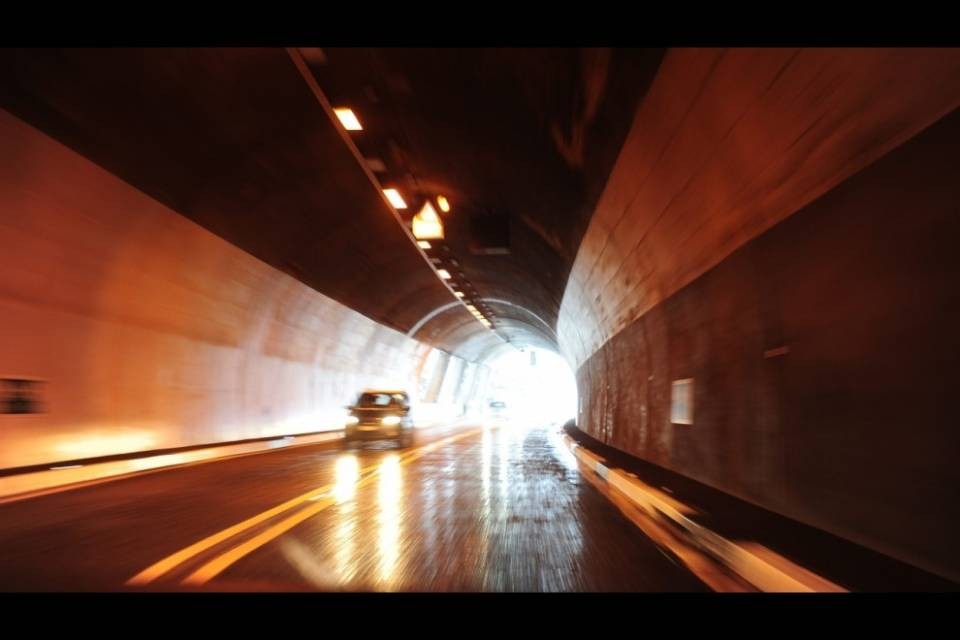 A piedi dopo aver sfrecciato a 150 km/h