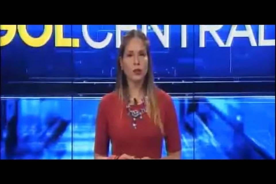 Non si accorge di essere in onda, e fa un balletto