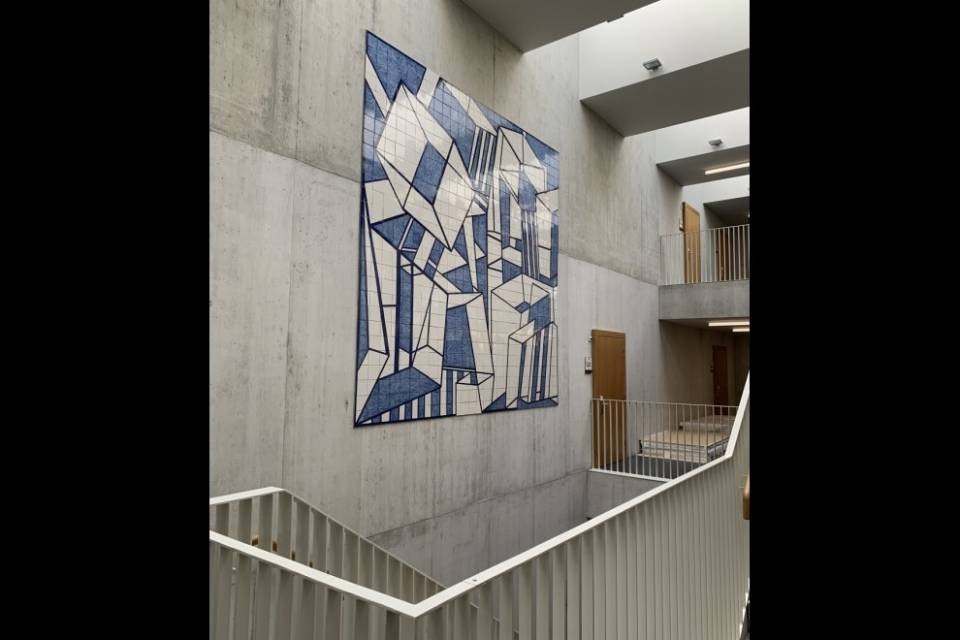 L’arte entra in classe: inaugurata l’opera "Portugal al cubo#729"