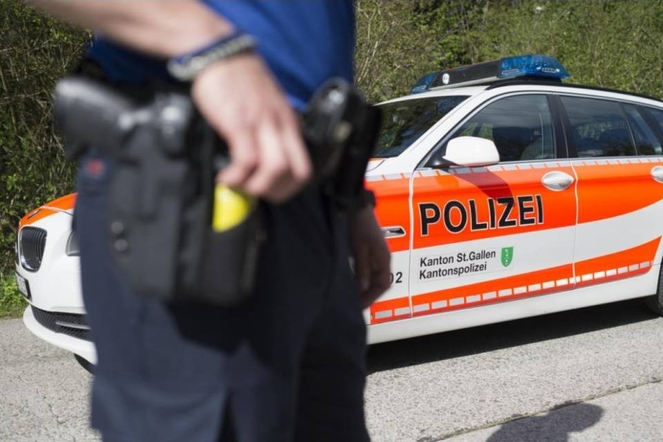 San Gallo, 87enne muore sotto l'auto del marito