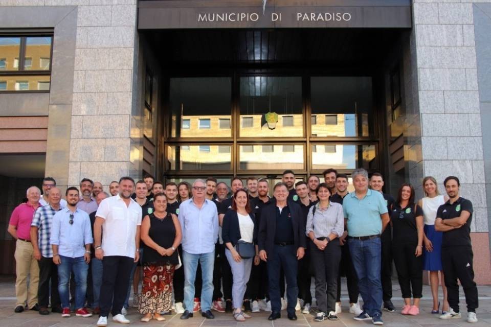 Paradiso festeggia la sua squadra