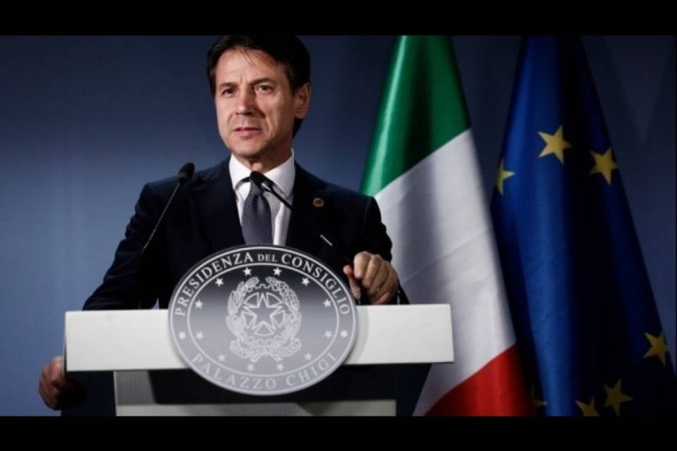 Conte: "Da lunedì via le autocertificazioni"