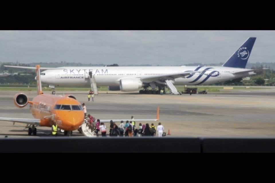 Atterraggio d'emergenza Air France: "Falso ordigno?"