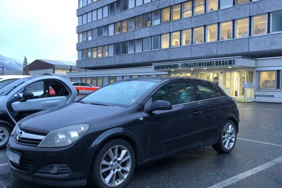 Sbaglia corsia, fermato in contromano sulla A13