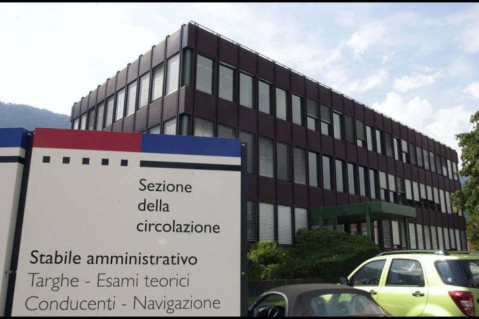Calo dei veicoli immatricolati in Ticino: "Occorre prudenza"