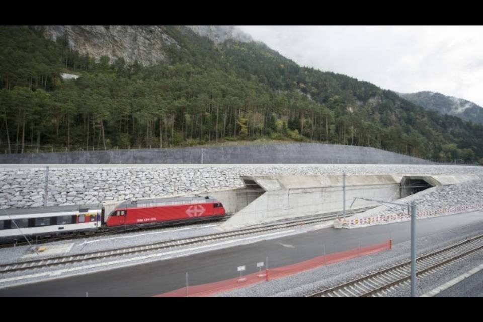 PLR: "Bisogna completare Alptransit fino al confine"