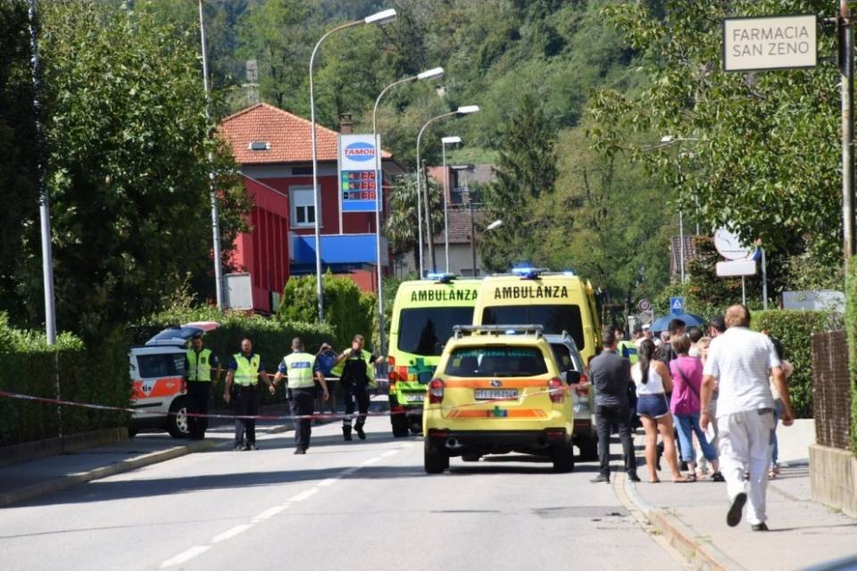Motociclista investe due operai a Lamone