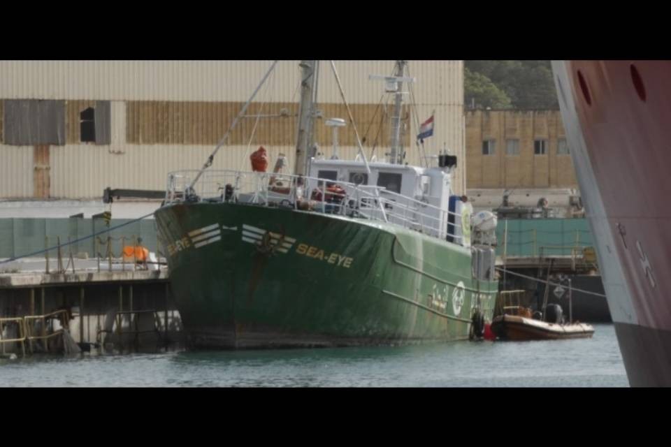 Sea Eye soccorre 64 migranti. Salvini: "Vada ad Amburgo"