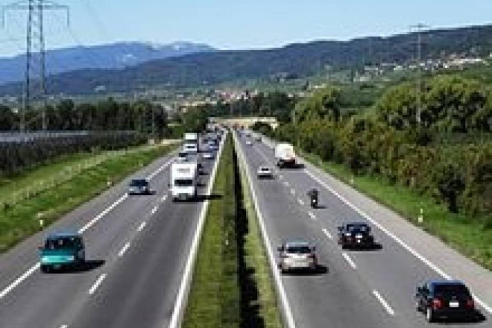 Camion si rovescia sull'A1 all'altezza di Gland