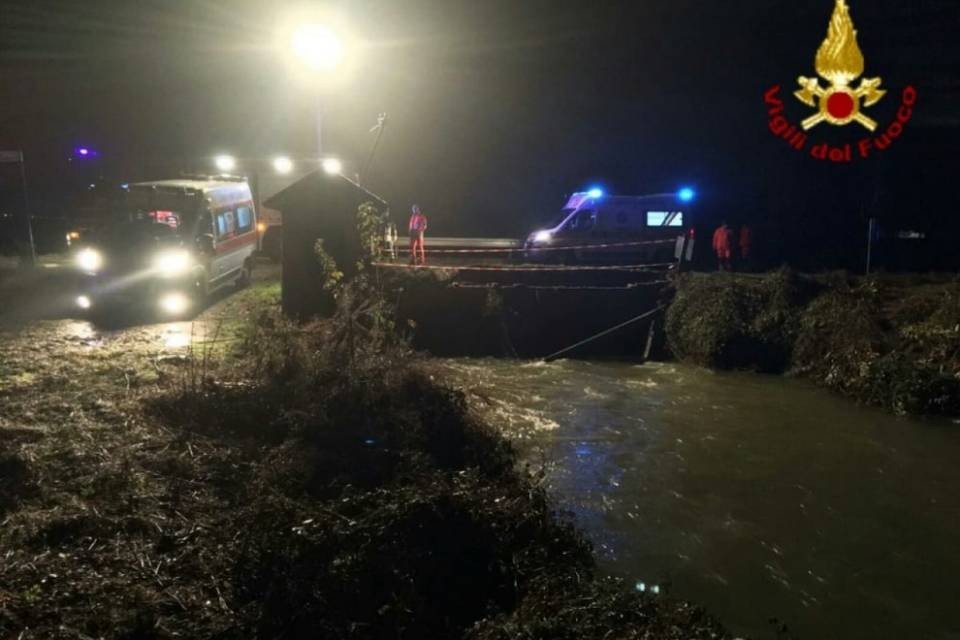 Auto finisce nel canale, morta 19enne