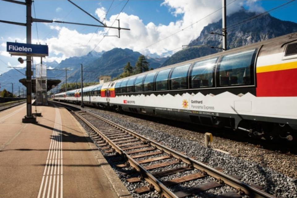 Riparte il Gotthard Panorama Express