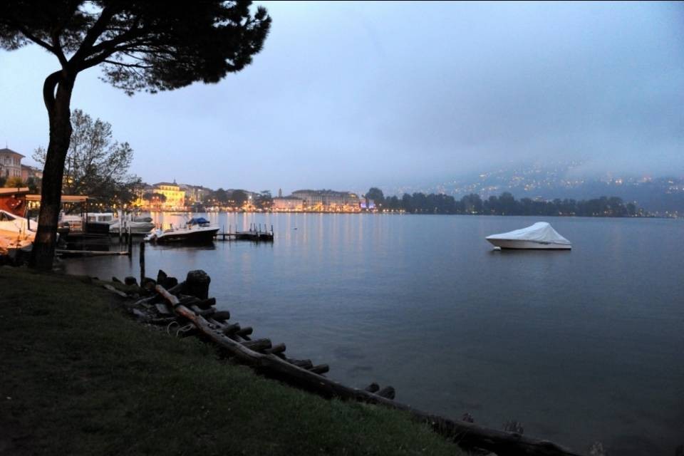 Una gita sul lago al chiaro di luna
