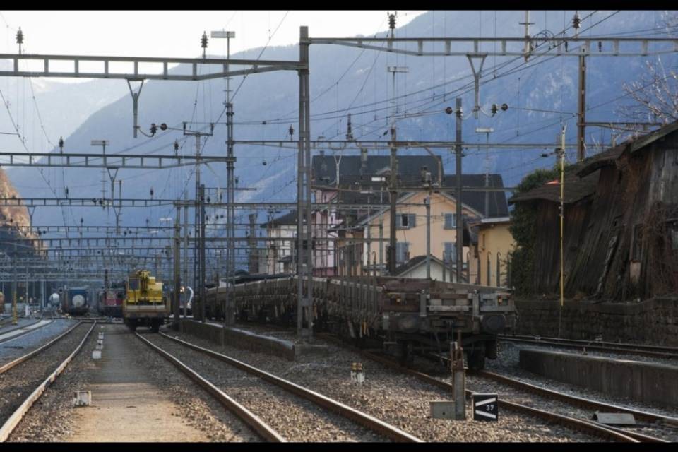 Biasca, fermato un clandestino sul treno merci