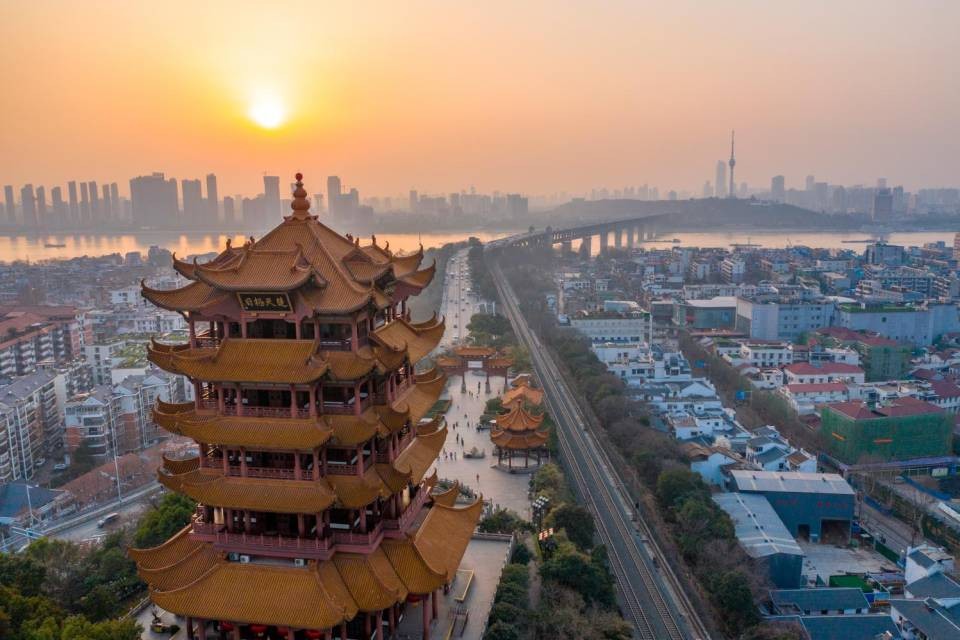 La Yellow Crane Tower a Wuhan. Foto Schutterstock