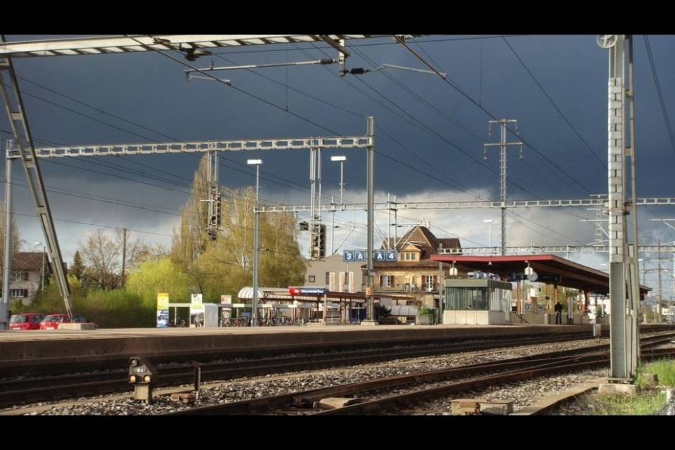 Bimbo urtato da un treno, è grave