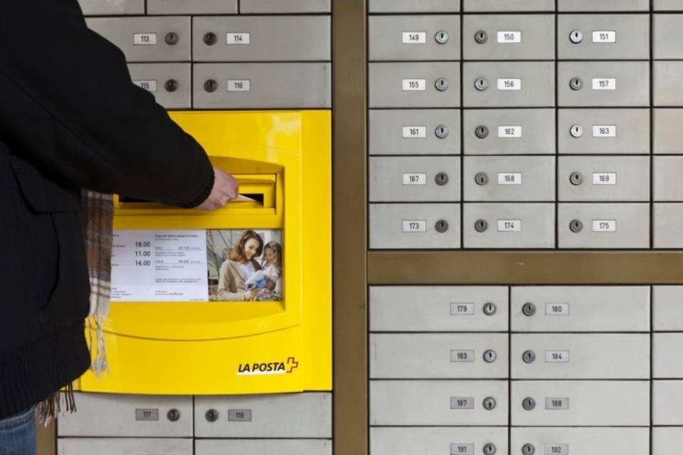 "11 uffici postali a rischio nel Bellinzonese"