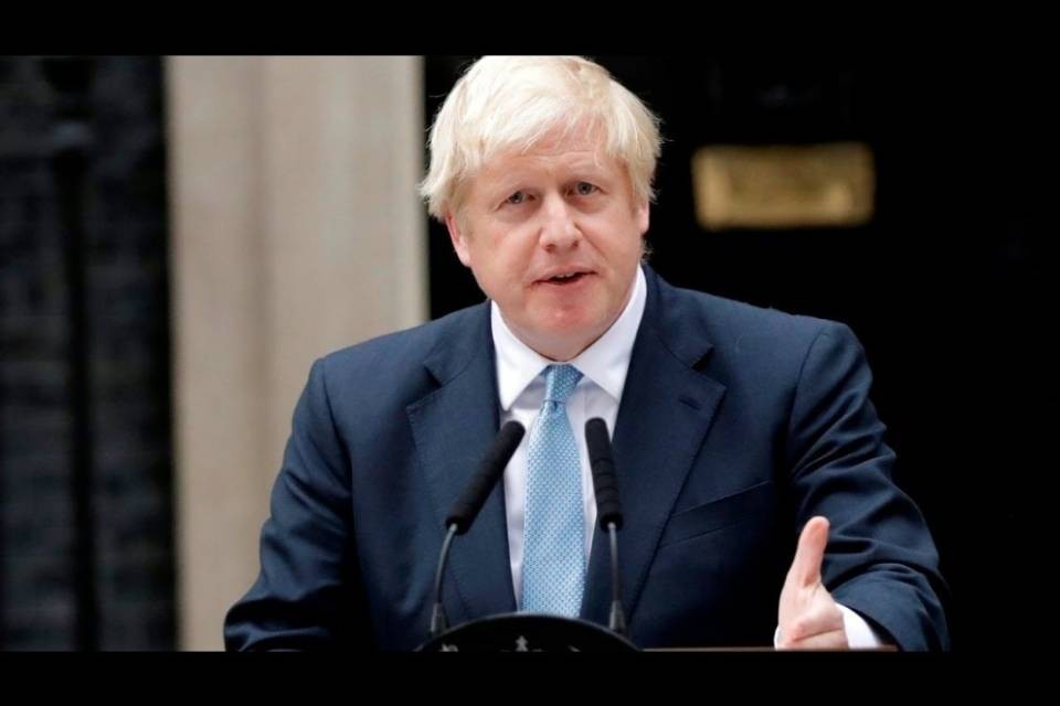 Boris Johnson promette la Brexit come regalo di Natale