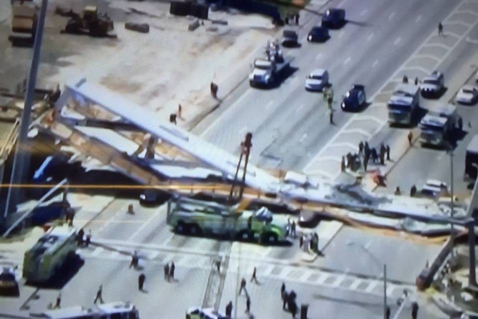 Crollo del ponte a Miami: quattro morti