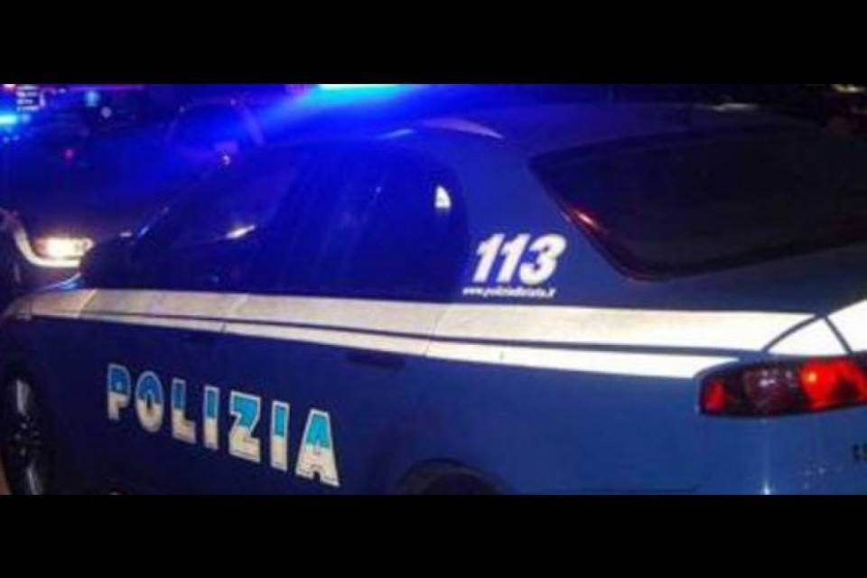 Trovato in fin di vita in strada, muore all'ospedale