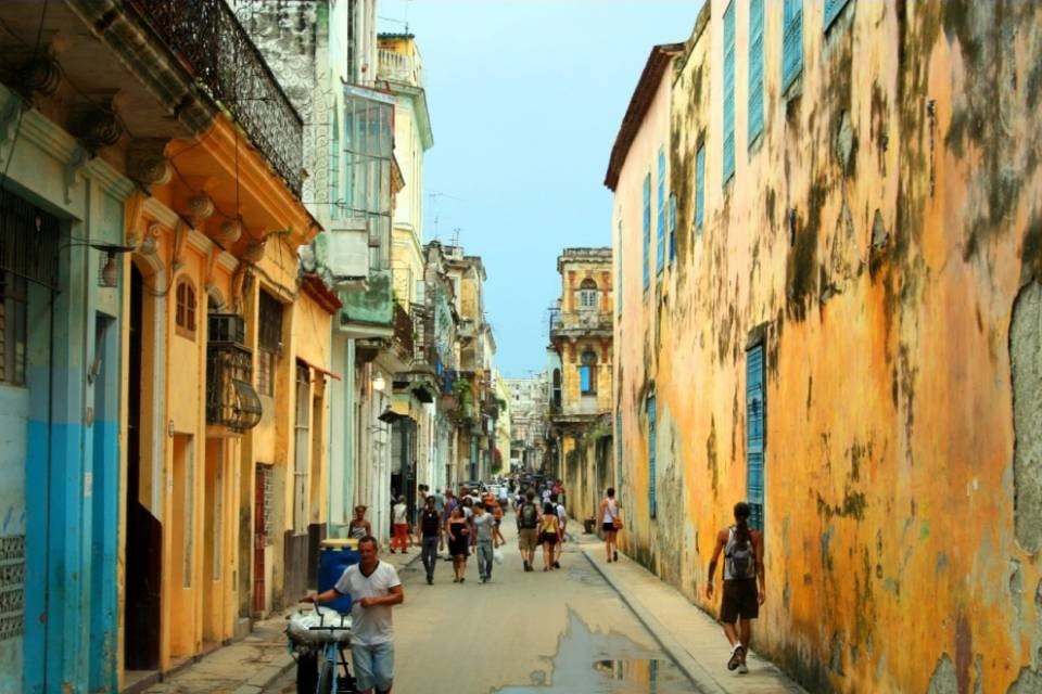 Cuba approva la nuova Costituzione che apre al mercato