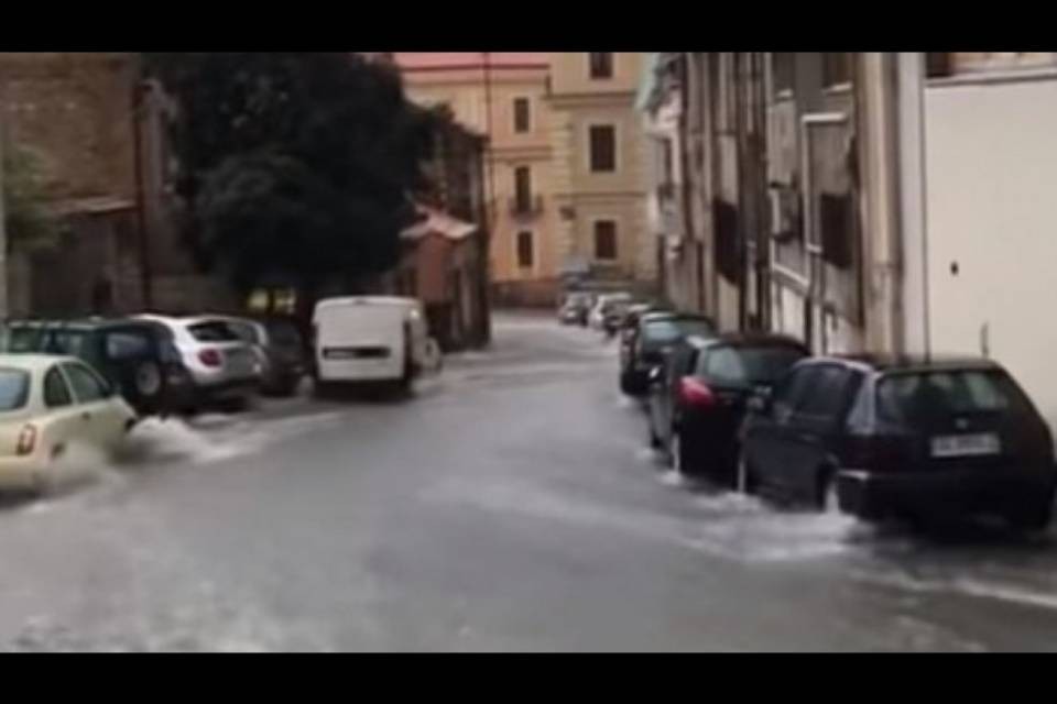 Nubifragi nel Sud Italia: morti mamma e figlio in Calabria