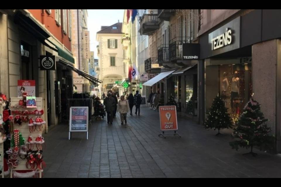 Locarno, via Ramogna più natalizia