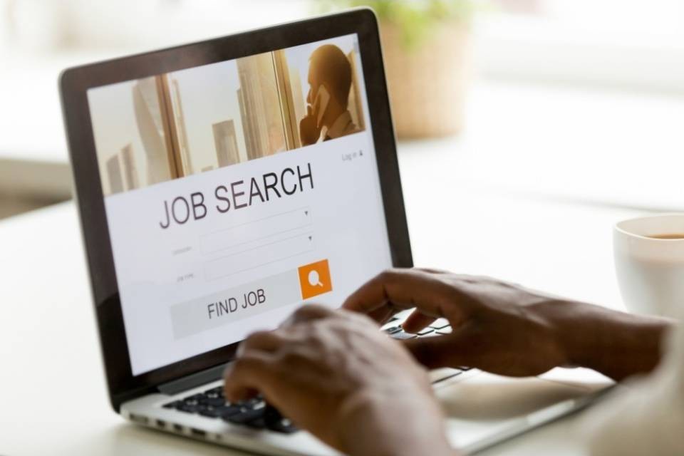 Prima l'obbligo, poi l'aumento dei posti di lavoro annunciati