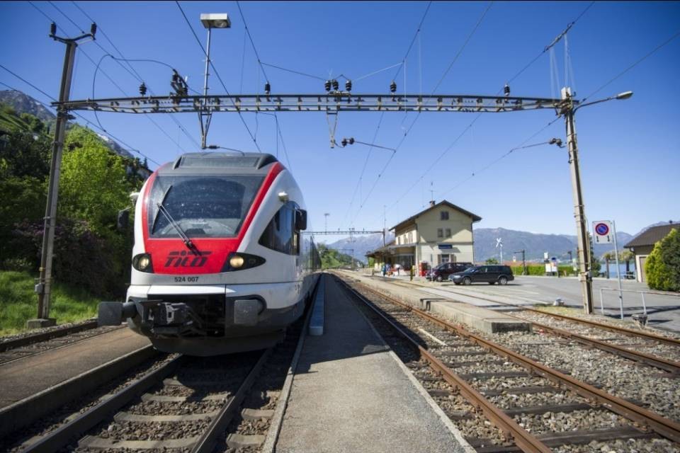 Cercansi passeggeri nel Gambarogno